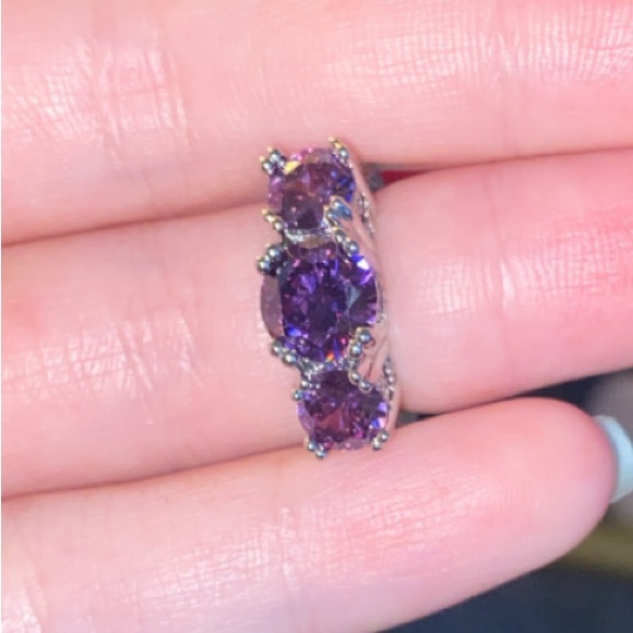Deep, purple, silver plated fashion ring. - Picture 3 of 3